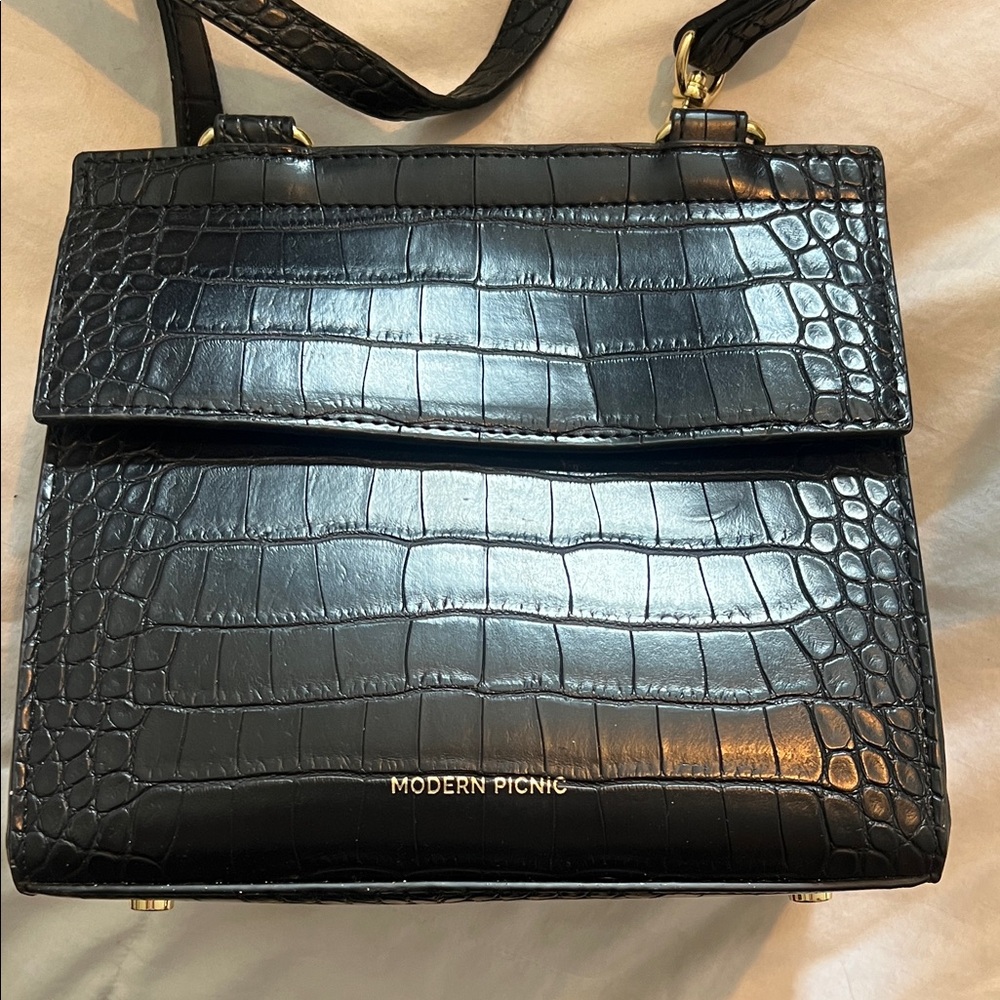 Modern Picnic Black Croc-Embossed Women's lunch Bag